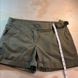 J Crew Women's Olive Cargo Shorts Sz 2/4